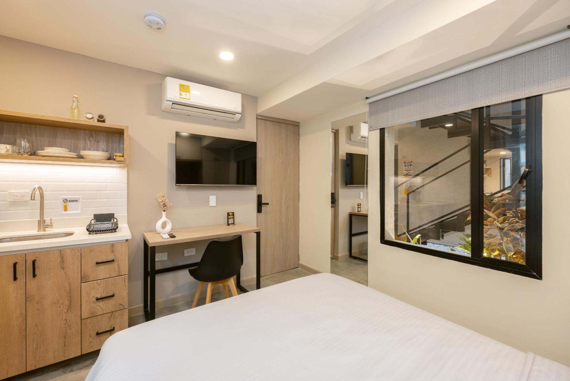 Aparta Estudio En El Poblado - Ac Y Wi Fi Apartamento