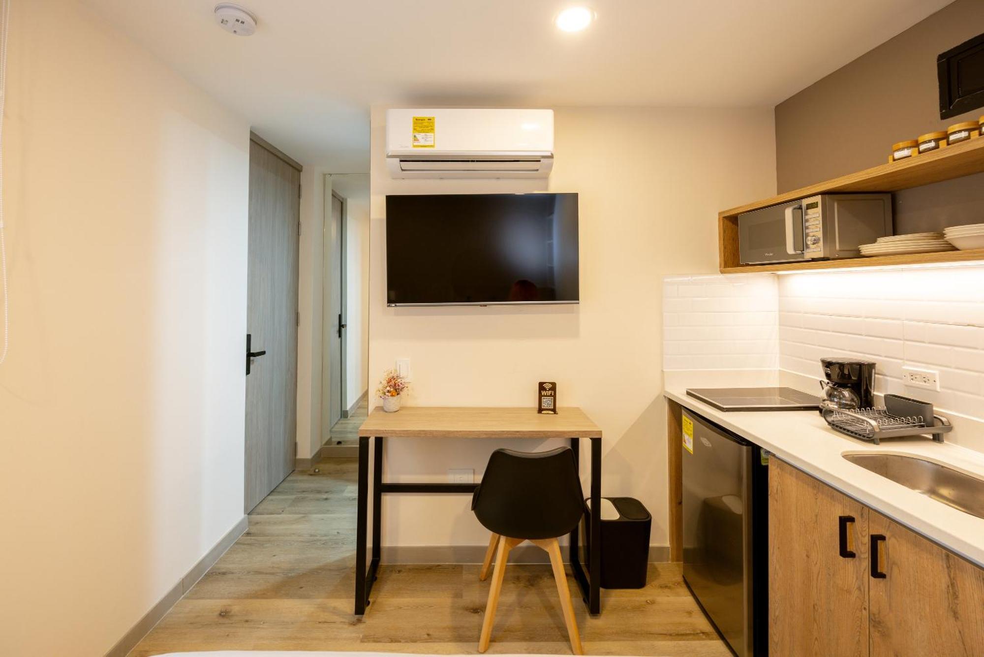 Aparta Estudio En El Poblado - Ac Y Wi Fi Apartamento Medellín